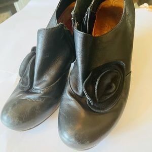 CHIE MIHARA black Leather booties